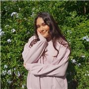 Profesora de clases de inglés particulares para escolares con enfoque en pronunciación y expresión oral
